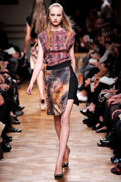 Look 15